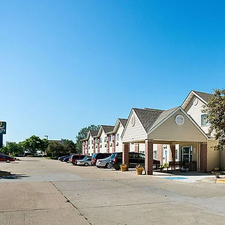 Quality Inn Near Northtown Mall & National Sports Center